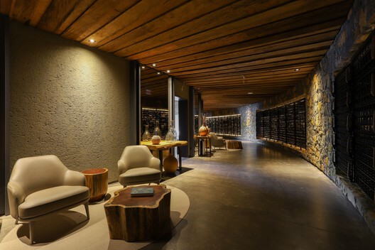 Cave Terramilia / MOS Arquitetos - Fotografia de Interiores, Sala de Estar, Madeira, Iluminação