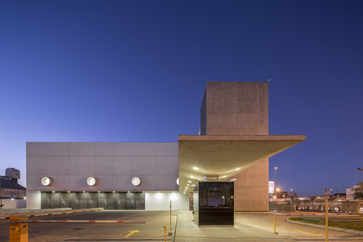 Logistics Landscapes: The Architecture of the 24-Hour Supply Chain - Image 6 of 14