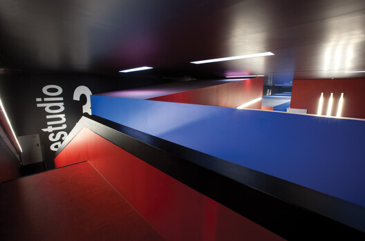 Logistics Landscapes: The Architecture of the 24-Hour Supply Chain - Image 4 of 14