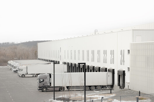 Logistics Landscapes: The Architecture of the 24-Hour Supply Chain - Image 9 of 14
