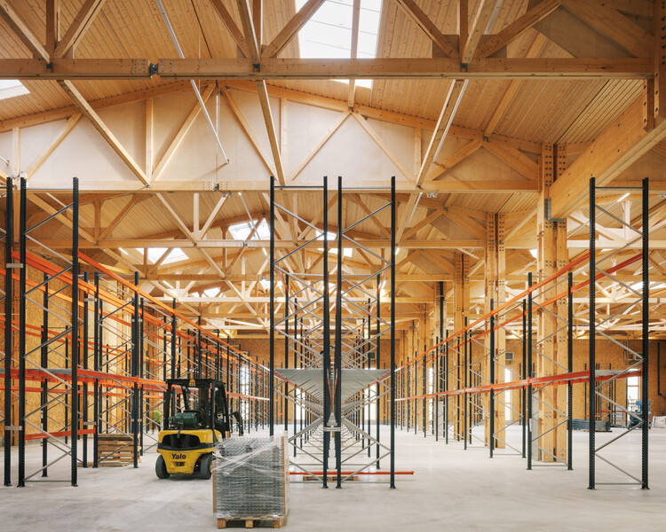 Logistics Landscapes: The Architecture of the 24-Hour Supply Chain - Image 2 of 14