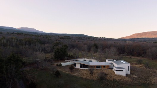 Artist Residence and Studio in NY / Horizontal Design - Image 2 of 25