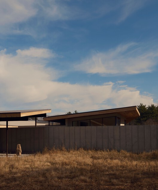 Artist Residence and Studio in NY / Horizontal Design - Image 23 of 25