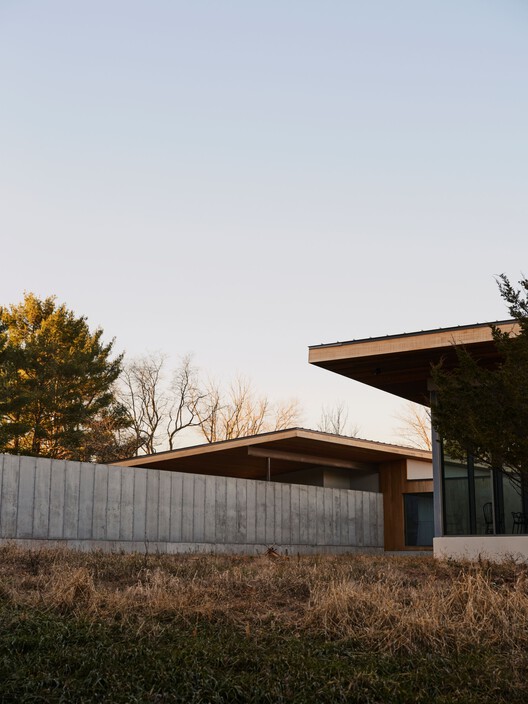 Artist Residence and Studio in NY / Horizontal Design - Image 8 of 25