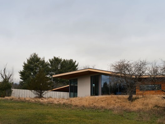 Artist Residence and Studio in NY / Horizontal Design - Image 7 of 25