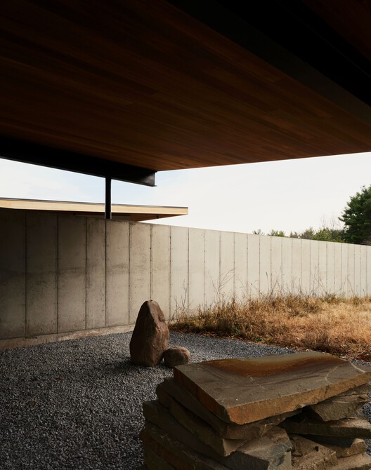 Artist Residence and Studio in NY / Horizontal Design - Image 9 of 25