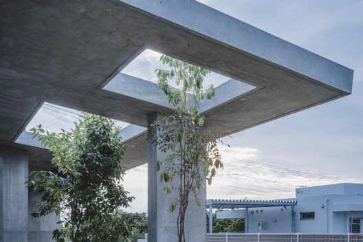 Overlap no Ma House / IGArchitects - Exterior Photography, Concrete, Column