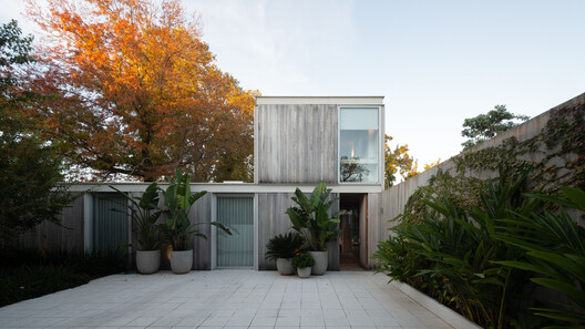 Quintana House / Clusellas Ades Quintana House / Clusellas Ades - Exterior Photography, Door, Concrete