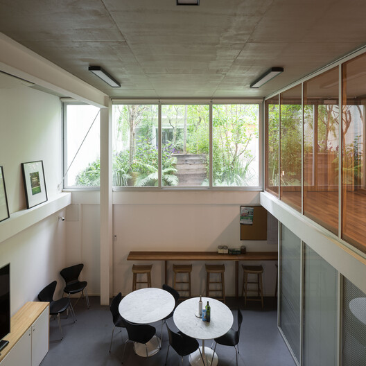Oficinas Mandarina / Clusellas Ades - Interior Photography, Kitchen, Wood, Lighting, Glass, Chair