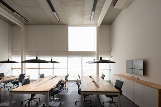 Oficinas Mandarina / Clusellas Ades - Interior Photography, Wood, Table, Lighting, Chair