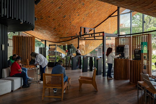 Sucursal Ensayo Ameba / BAUEN - Fotografía interior, Comedor, Madera, Sillas, Vidrio, Fijación Vigas