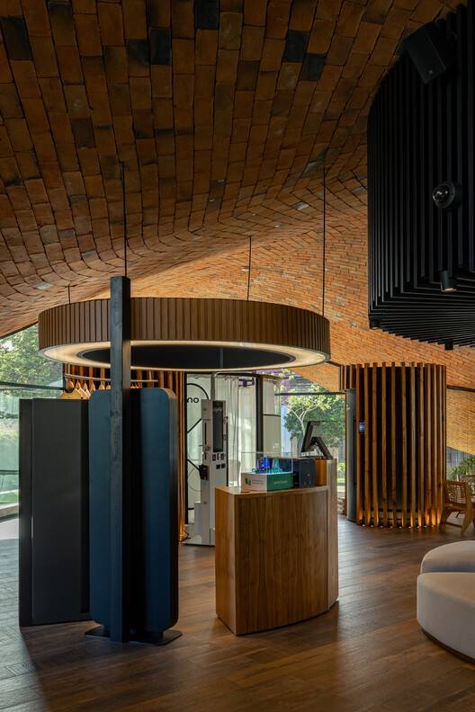 Sucursal Ensayo Ameba / BAUEN - Fotografía interior, Madera, Iluminación