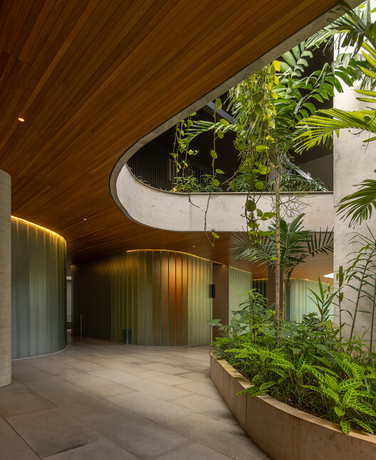 Pascoal Vita Building / Bernardes Arquitetura - Image 2 of 24