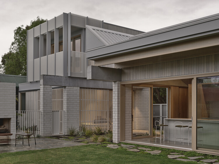 Home Pavilion / MRTN Architects - Image 2 of 37