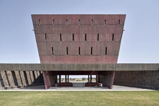 Cities of the Dead: 10 Projects Exploring Burial Architecture - Image 3 of 19