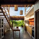Casa Perobinha / PORO Arquitetura - Fotografía interior, Casas, Cocina, Fijación Vigas, Sillas