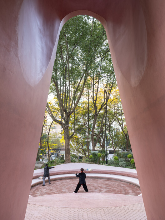 Bridge of Happiness / HCCH Studio - Interior Photography