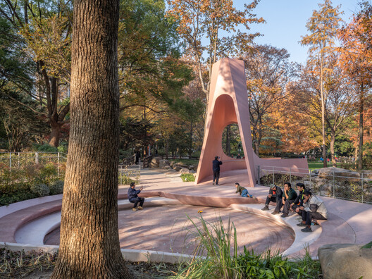 Bridge of Happiness / HCCH Studio - Exterior Photography