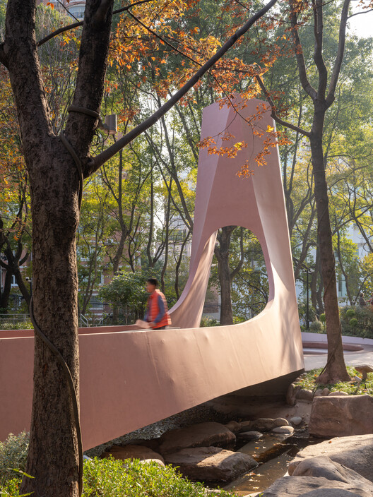 Bridge of Happiness / HCCH Studio - Exterior Photography