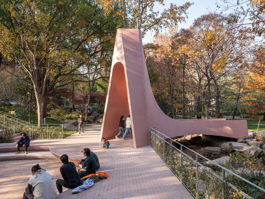 Bridge of Happiness / HCCH Studio - Exterior Photography