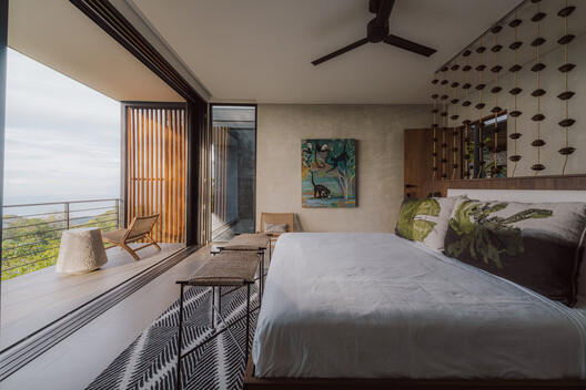 Casa Komorebi / Studio Saxe - Interior Photography, Bedroom, Wood, Chair, Balcony