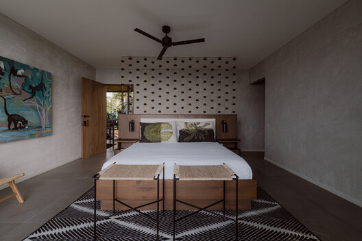 Casa Komorebi / Studio Saxe - Interior Photography, Bedroom, Wood, Bed, Table, Chair, Lighting