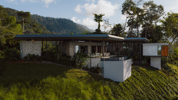 Casa Komorebi / Studio Saxe - Casas