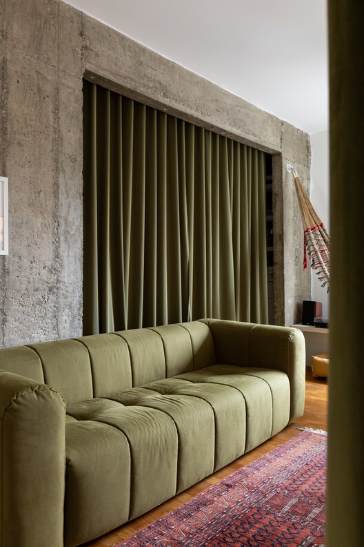 Ric Apartment / Less Estúdio - Interior Photography, Living Room, Wood
