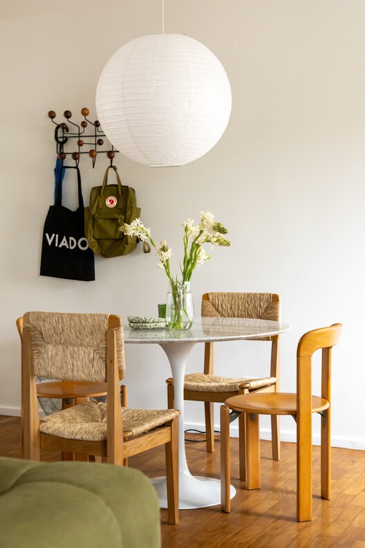 Ric Apartment / Less Estúdio - Interior Photography, Wood, Chair, Lighting, Table