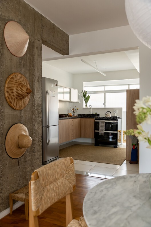 Ric Apartment / Less Estúdio - Interior Photography, Kitchen, Wood, Lighting, Chair, Countertop