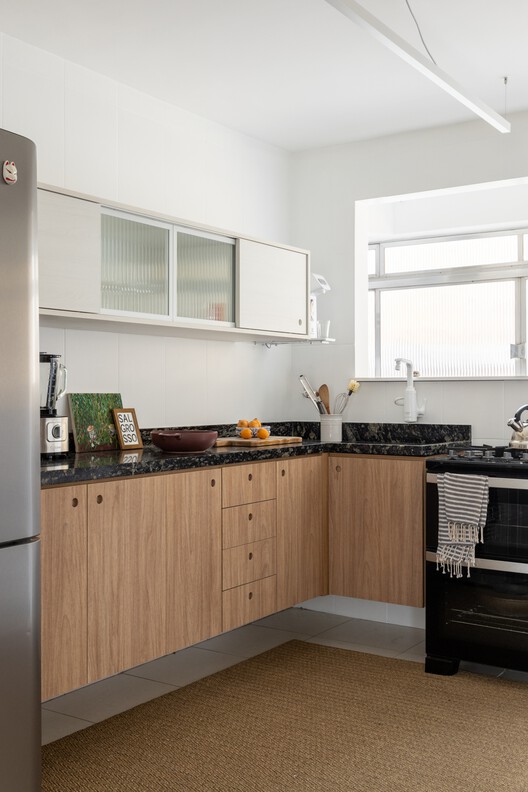 Ric Apartment / Less Estúdio - Interior Photography, Kitchen, Countertop, Wood, Lighting