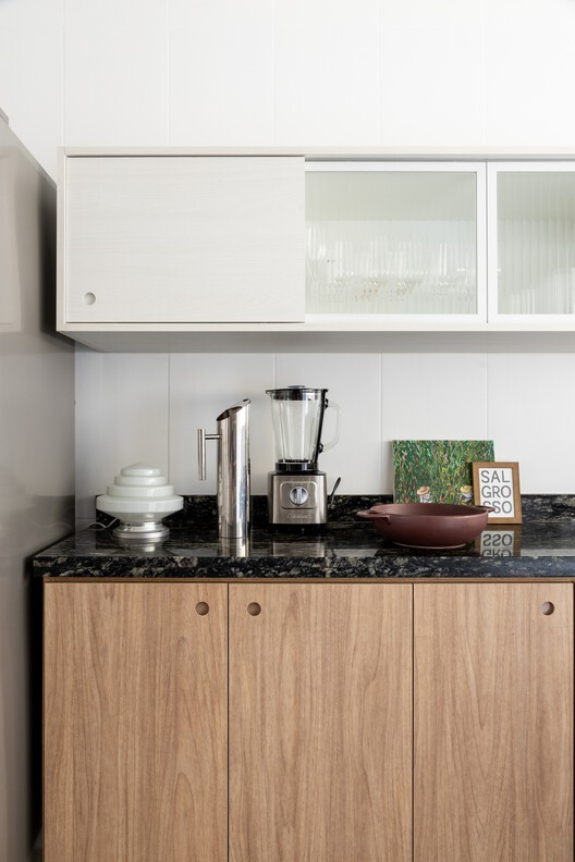 Ric Apartment / Less Estúdio - Interior Photography, Kitchen, Countertop, Wood, Lighting