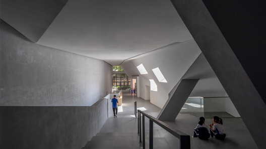 Hongling Middle School Shixia Campus / Tumushi Architects - Interior Photography, Concrete