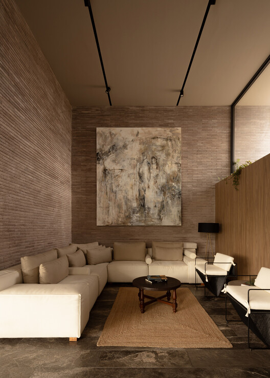 Capuchinas House / LABarq - Interior Photography, Living Room, Wood, Sofa, Table, Chair