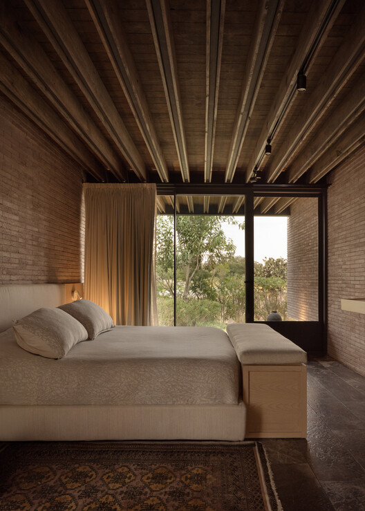 Capuchinas House / LABarq - Interior Photography, Wood, Bedroom, Bed