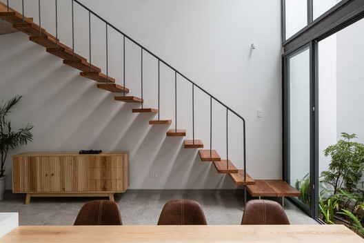 Beyond Circulation: Stair Solutions for Small-Footprint Living in Asia Beyond Circulation: Stair Solutions for Small-Footprint Living in Asia - Image 11 of 16