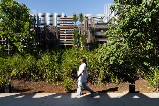 Health Sciences Faculty – University of La Réunion  / TT Architecture - Exterior Photography, Garden