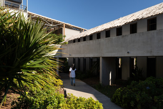 Health Sciences Faculty – University of La Réunion  / TT Architecture - Image 4 of 39