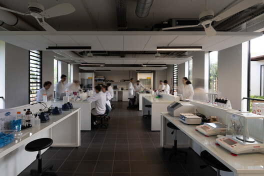 Health Sciences Faculty – University of La Réunion  / TT Architecture - Interior Photography, Kitchen, Table, Chair