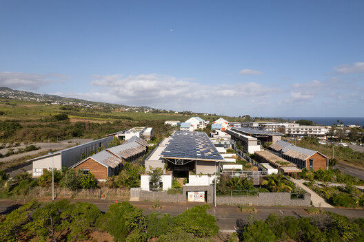 Health Sciences Faculty – University of La Réunion  / TT Architecture - Exterior Photography