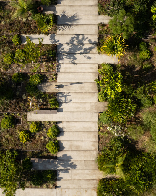 Health Sciences Faculty – University of La Réunion  / TT Architecture - Exterior Photography, Garden