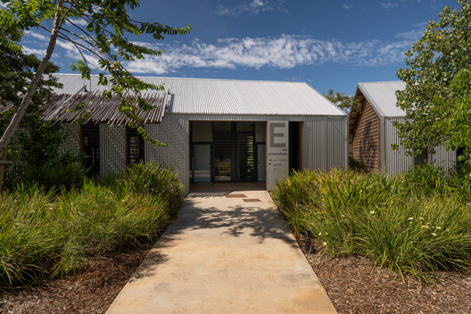 Health Sciences Faculty – University of La Réunion  / TT Architecture - Exterior Photography, Garden