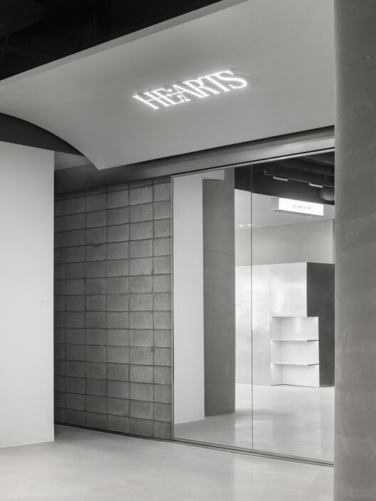 SEOUL FRAME by HE:ARTS / RVMN - Image 6 of 21