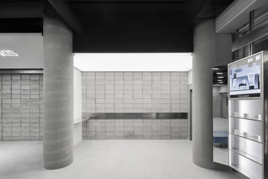 SEOUL FRAME by HE:ARTS / RVMN - Image 4 of 21