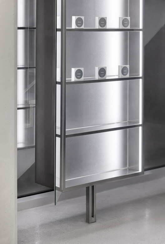 SEOUL FRAME by HE:ARTS / RVMN - Image 15 of 21