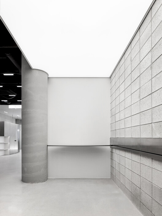 SEOUL FRAME by HE:ARTS / RVMN - Image 3 of 21