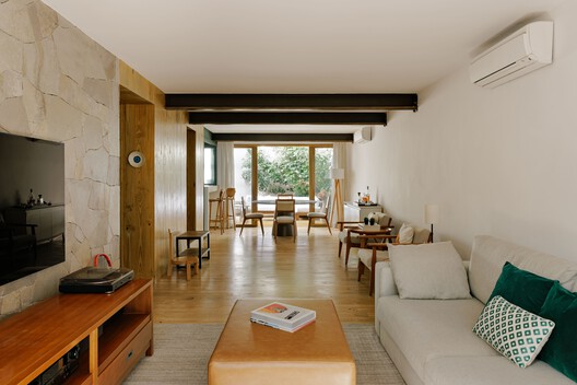 RAL House / kikacamasmie+arq RAL House / kikacamasmie+arq - Interior Photography, Living Room, Wood, Sofa, Table, Chair
