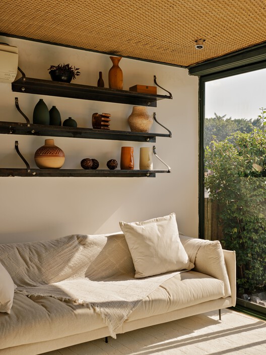 RAL House / kikacamasmie+arq RAL House / kikacamasmie+arq - Interior Photography, Living Room, Wood, Lighting, Sofa