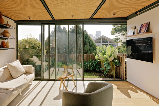 RAL House / kikacamasmie+arq RAL House / kikacamasmie+arq - Interior Photography, Living Room, Wood, Glass, Chair