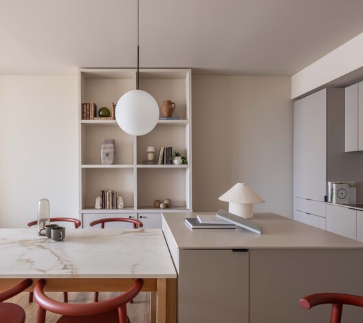 Kaye Residences / Grzywinski+Pons - Interior Photography, Kitchen, Wood, Table, Countertop, Lighting, Chair